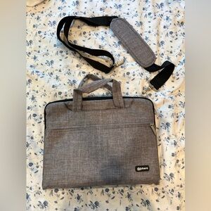 Qishare computer case with detachable strap. Length: 13 inches. Height: 10 in.